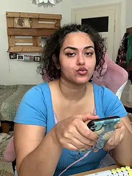Curvydesifromgermany webcam
