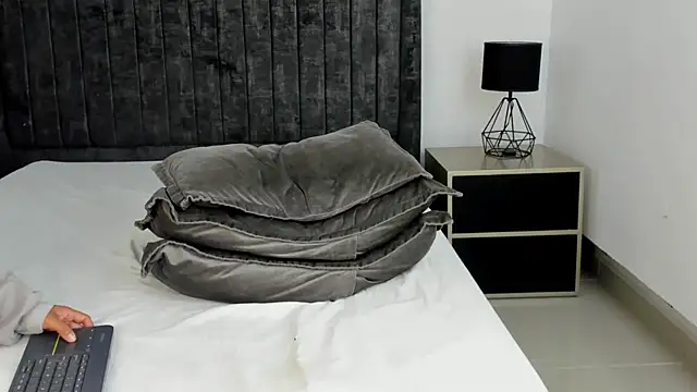 MiaKhal_ webcam