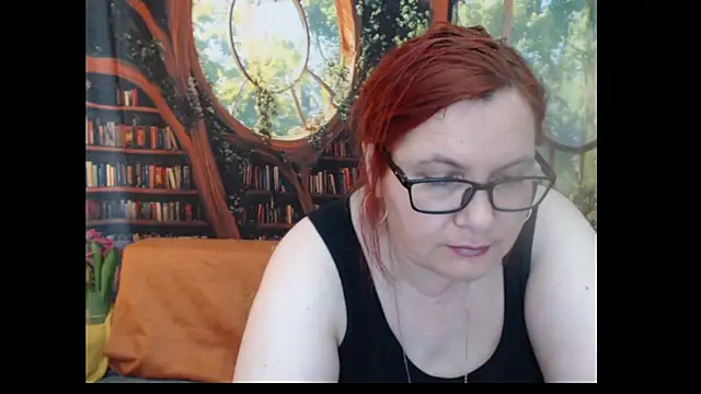 PlayfullMature live cam on StripChat