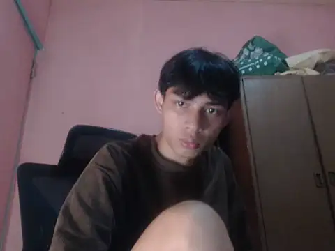 Kyoshi_19 live cam on StripChat