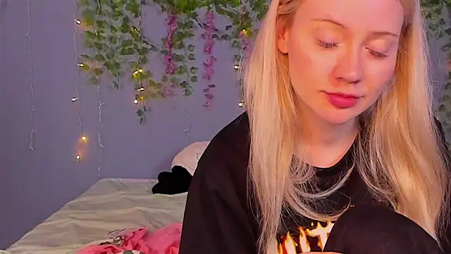 Lillie_Berry live cam on StripChat