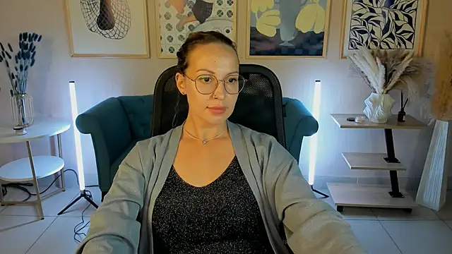 Charlotte_Hudson live cam on StripChat