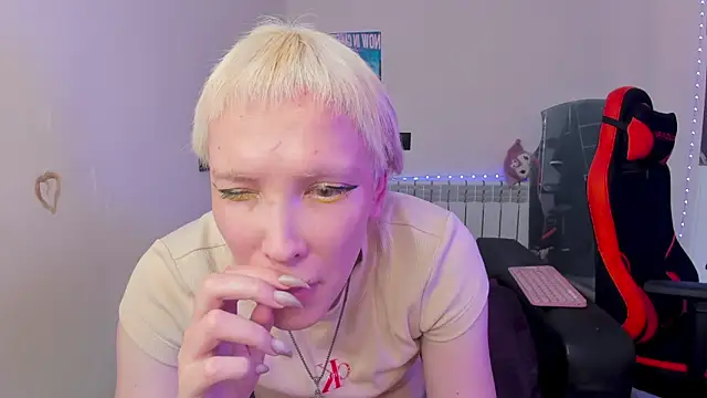 Lyricca live cam on StripChat