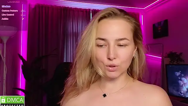 Mira_Mermayd live cam on StripChat