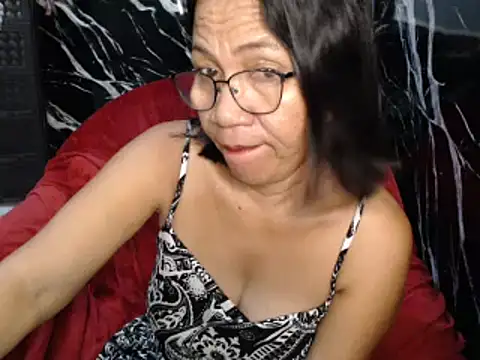 ASIANDOLLY4U69 live cam on StripChat