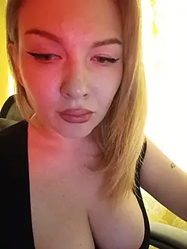 Katy_Brie live cam on StripChat
