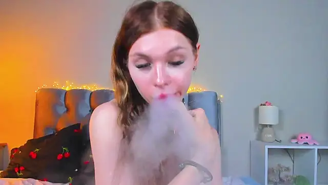 Blondy_Fina live cam on StripChat