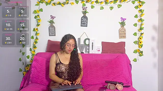 emiily_curly webcam