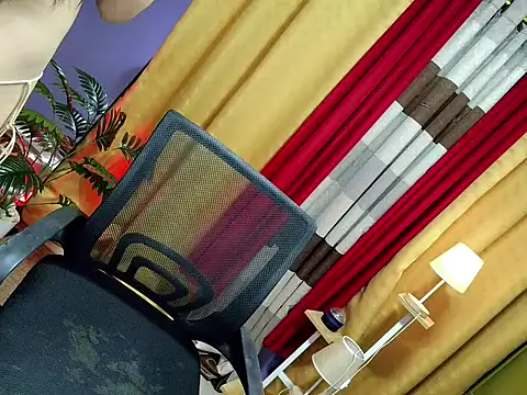 Supersweetsofialove live cam on StripChat