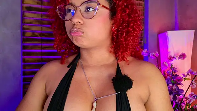 lara_curly webcam