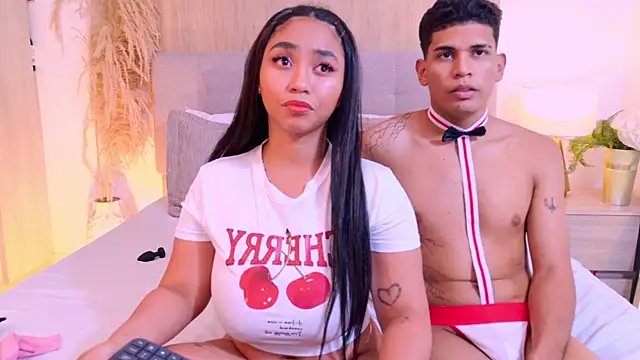RoseAndDominic live cam on StripChat