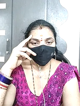 Leela_555 live cam on StripChat