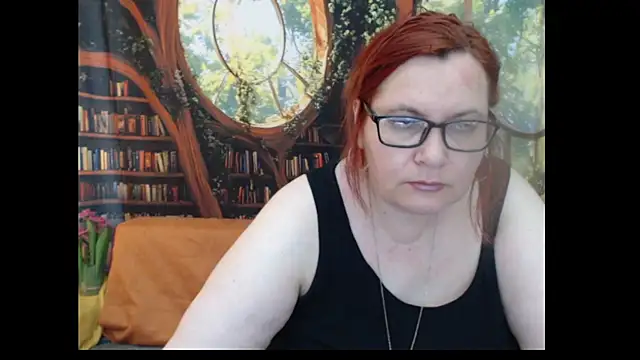PlayfullMature live cam on StripChat
