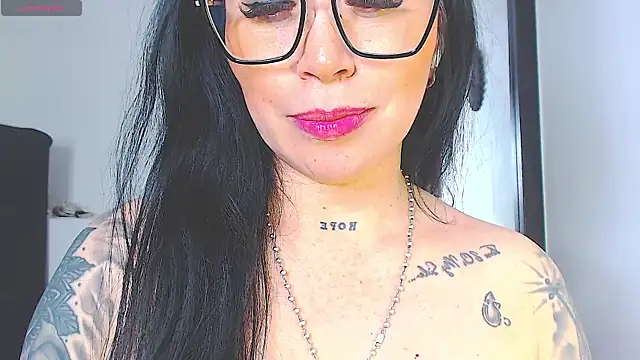 Vicky_hotmilf live cam on StripChat