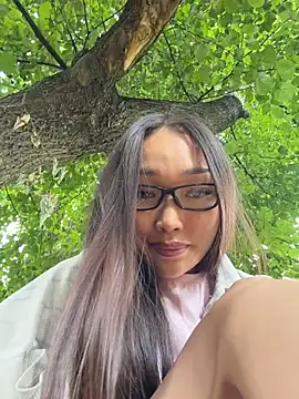 trytomakememoam live cam on StripChat