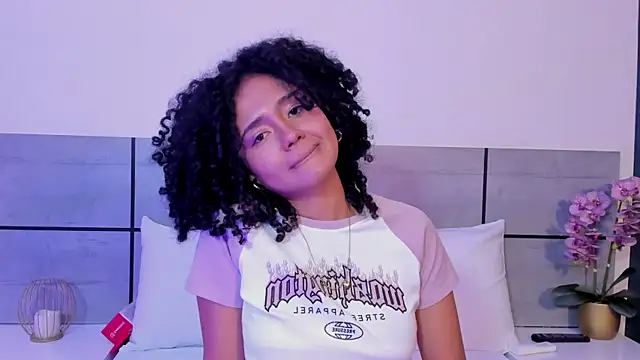 Kiraspell live cam on StripChat