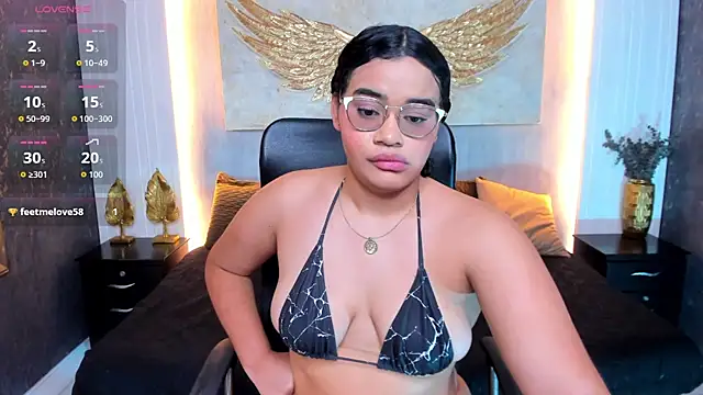 Celeste_luxe live cam on StripChat