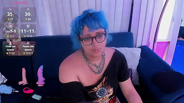 Blue_Cherry live cam on StripChat