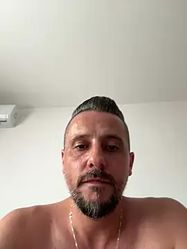 InsaneMattt live cam on StripChat