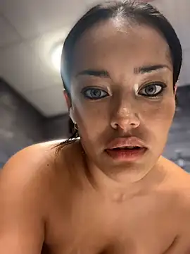 risky_workouts (F young) - ✨RISKY CUMSHOW GIRLS LOCKEROOM TS✨