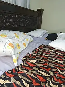 squirtqueen16's live room