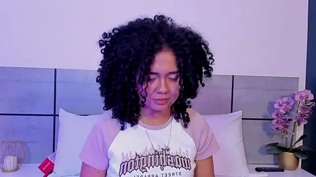 Kiraspell live cam on StripChat