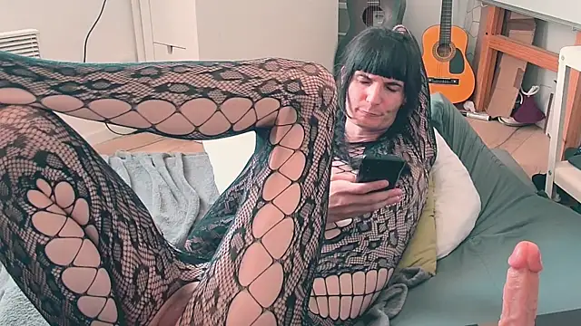 CeriseLapine live sex cam