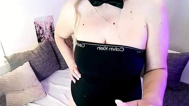 MissPuschel live cam on StripChat