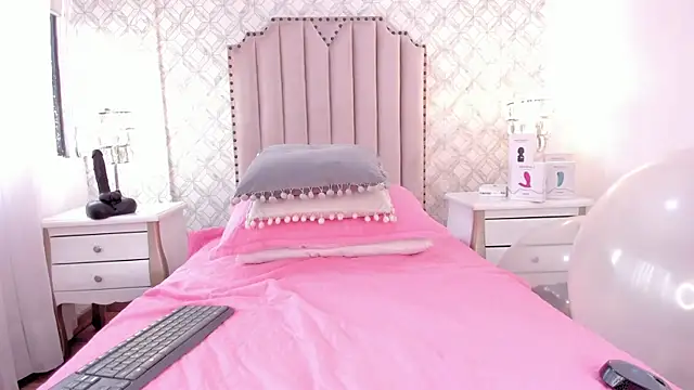 katherine_glow live cam on StripChat