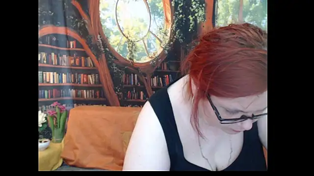PlayfullMature live cam on StripChat