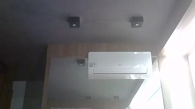 SkinnyKitten live cam