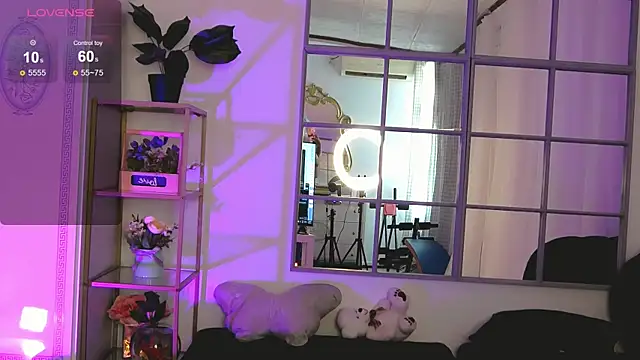 SarahRaynex live cam on StripChat