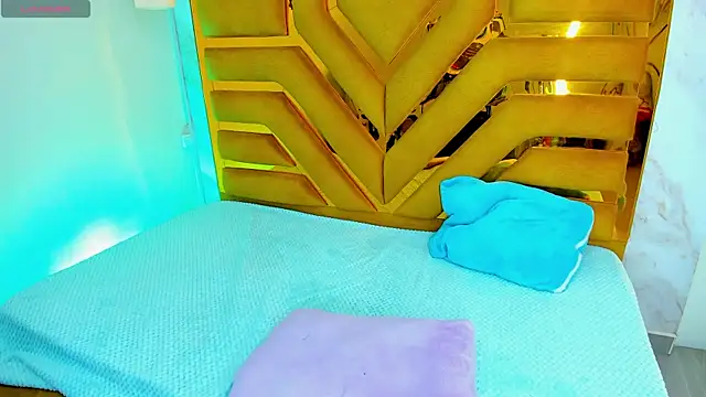Violett_Cinnamon live cam on StripChat
