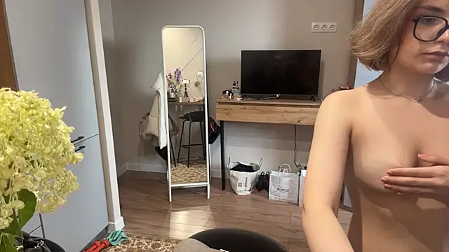 AnnaVelvetFire webcam
