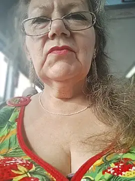 Snezhana live cam on StripChat