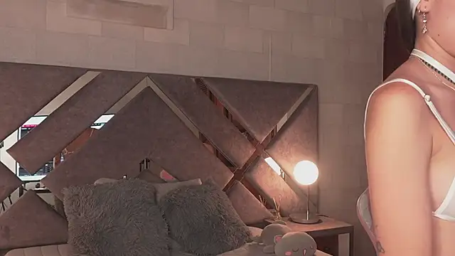 Alanna-Rosse live cam on StripChat
