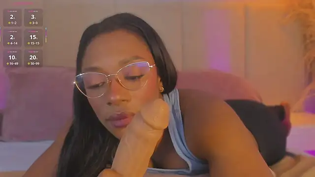 aprilebony_ live cam on StripChat