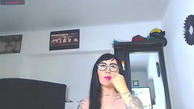 Vicky_hotmilf live cam on StripChat