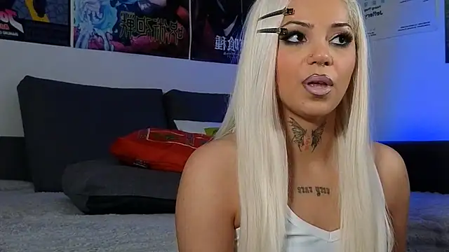 KiraQuinn1 webcam