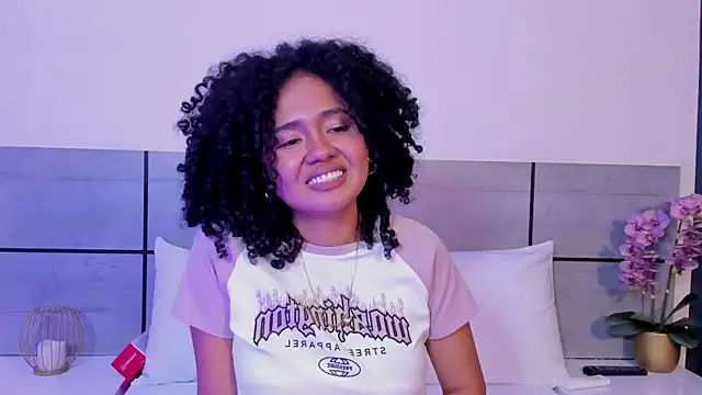 Kiraspell live cam on StripChat