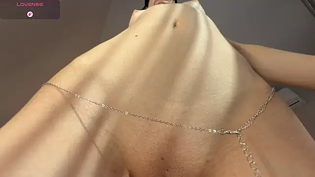 Elara__ live sex cam