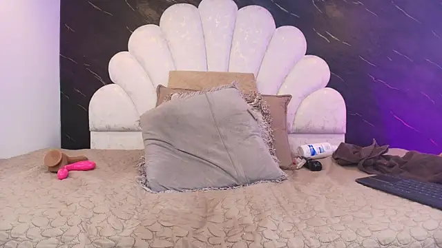 _MiaBrown_ webcam