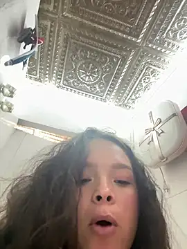Yasmina_Noir webcam
