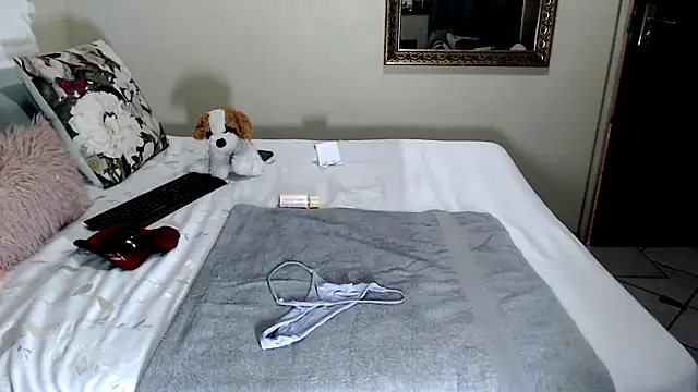 FitSelina66 webcam