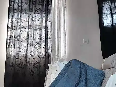 sexyleah25 webcam