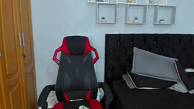 tyler_hank01 live cam on StripChat