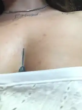 MissNyraSecret webcam