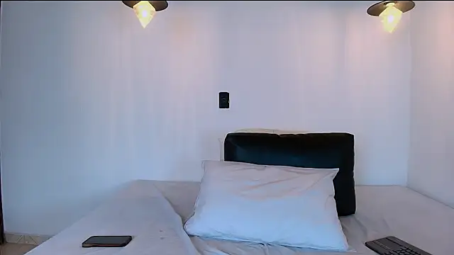 alien_eyes09 live cam on StripChat
