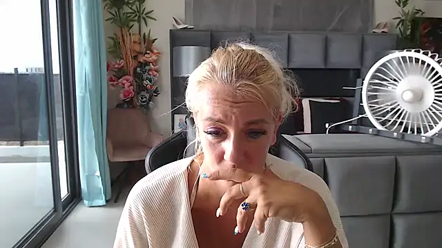 wendysexyx (F milf) - top off