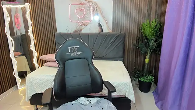 Krysstal_tay1 live cam on StripChat